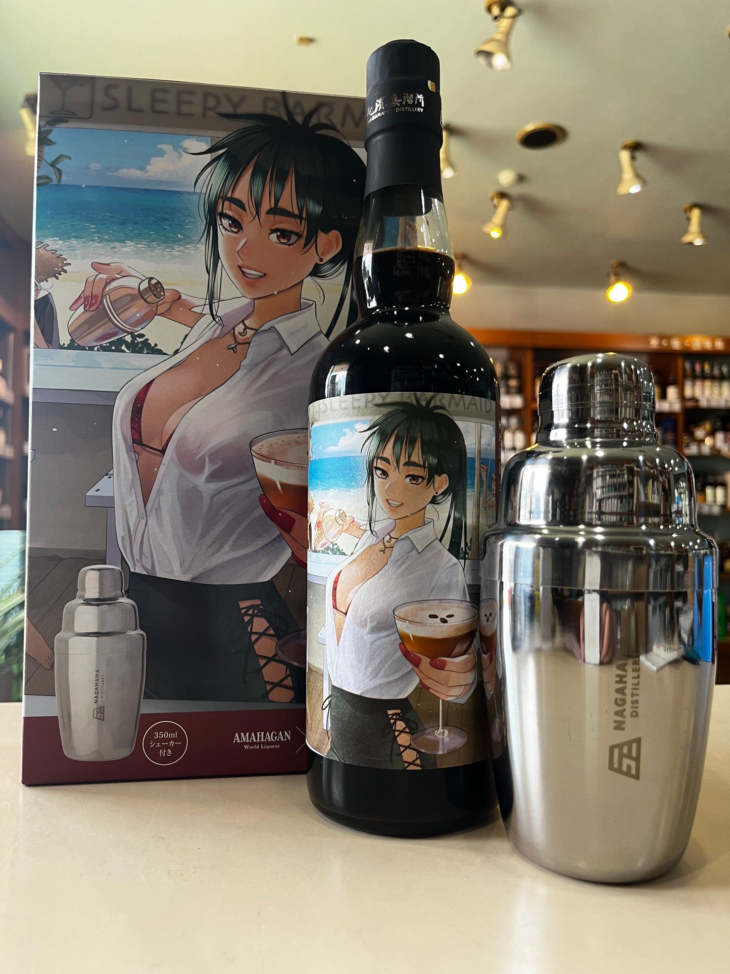 AMAHAGAN まどろみバーメイドボトル アシュレイ・フー(リキュール) 長濱蒸溜所ロゴ入りカクテルシェーカー付