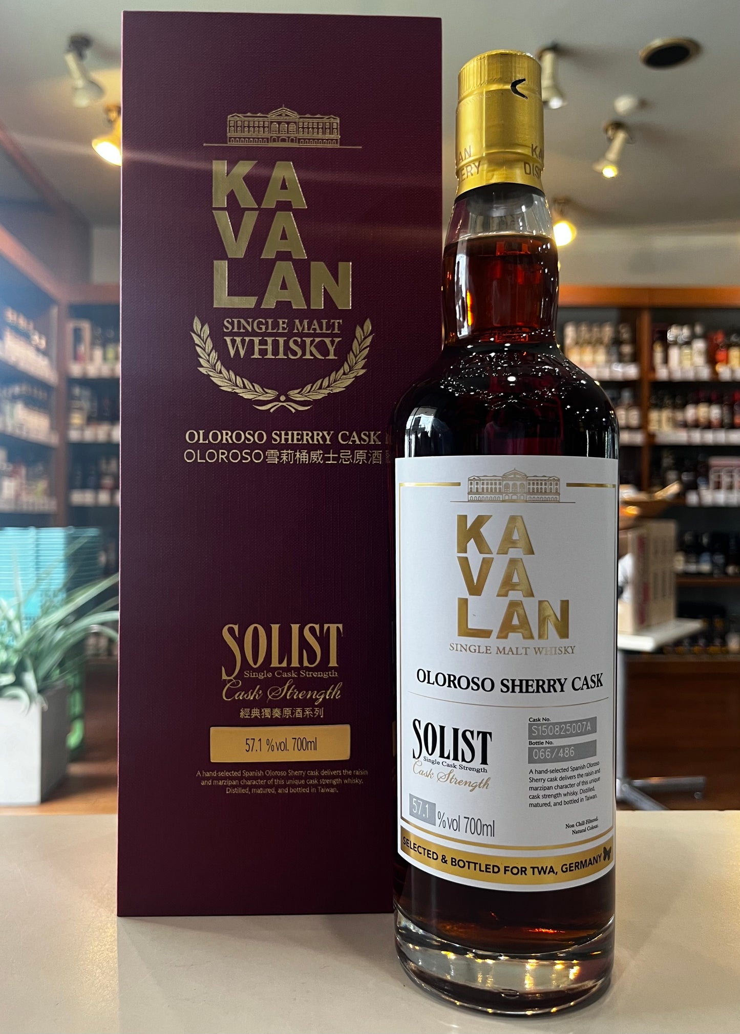 カバランソリスト オロロソシェリー　カスクストレングス シングルモルトウイスキー Kavalan Solist OLOROSO SHERRY CASK Single Cask Strength